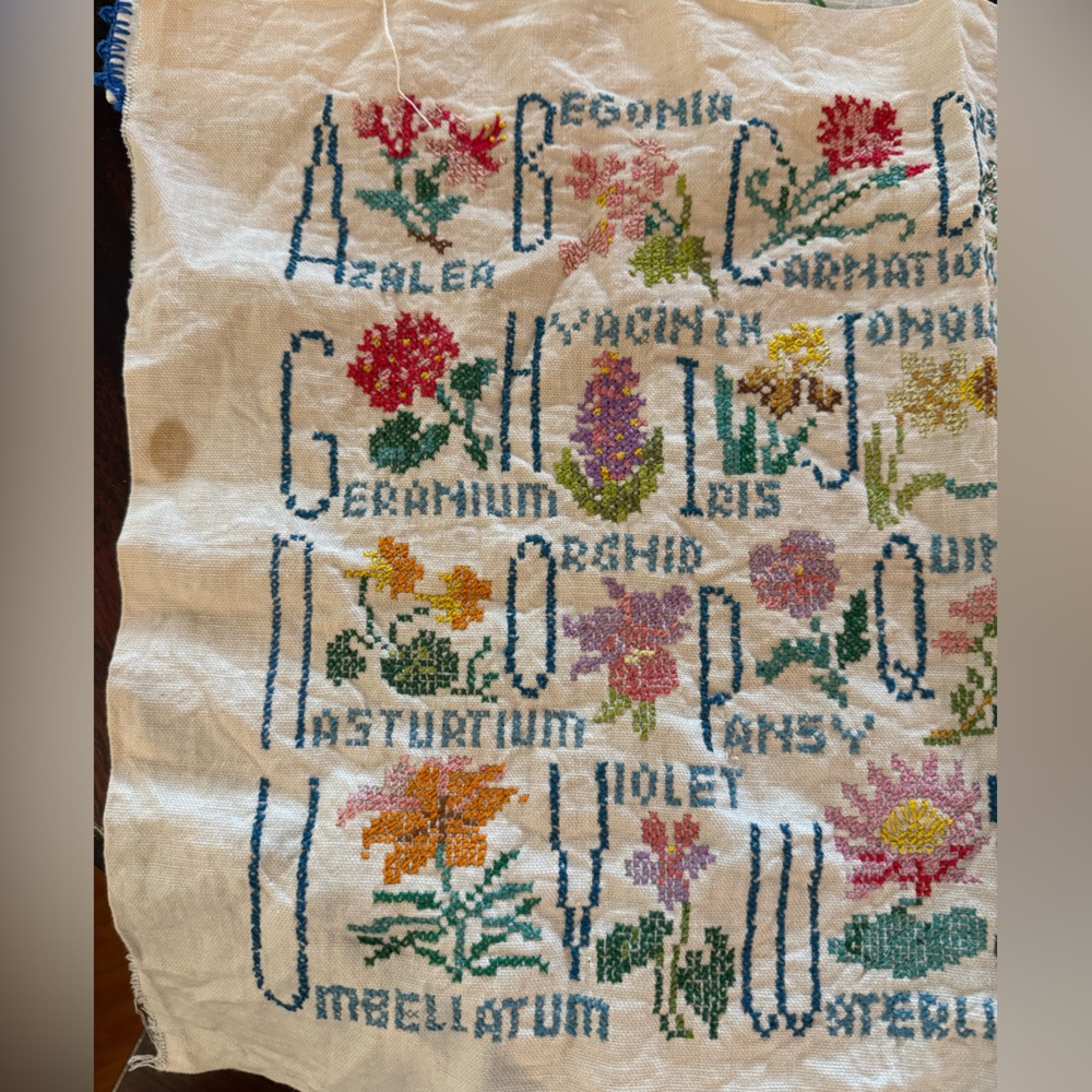 Set of Vintage Embroidery Pieces - Picture 2 of 5